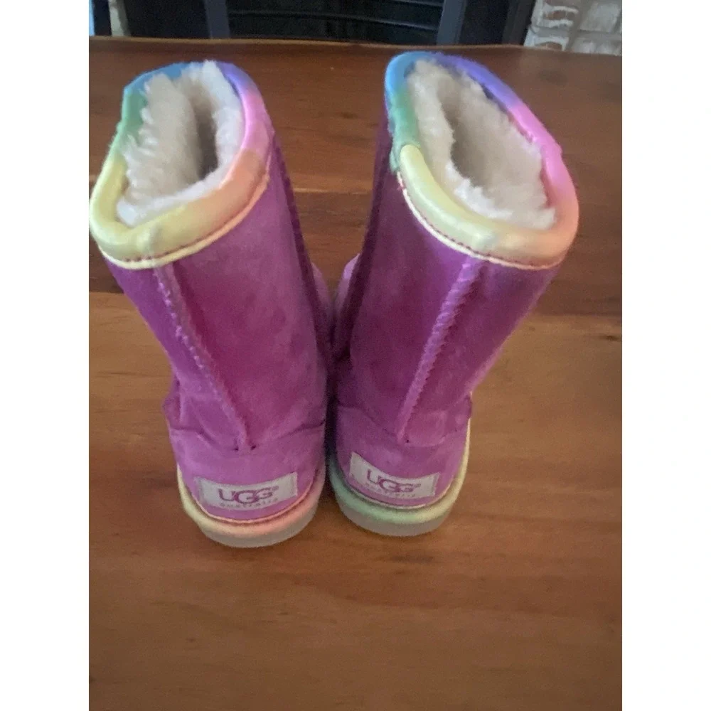 UGG CLASSIC KIDS SHORT BOOT Little Kids Size 11 Purple Suede Rainbow Piping